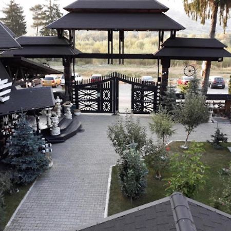 Complex Lions Bucovina Hotel Voroneț Eksteriør billede