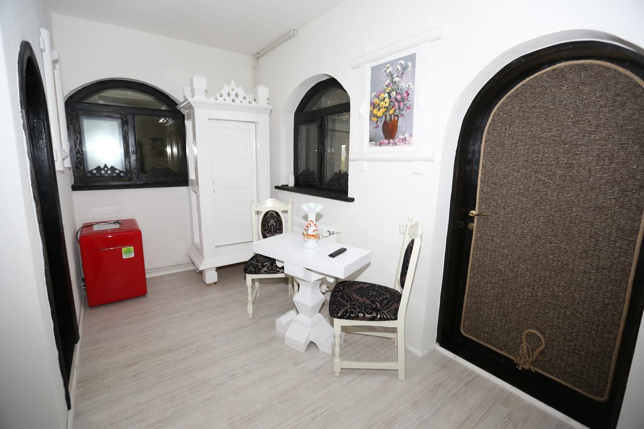 Complex Lions Bucovina Hotel Voroneț Eksteriør billede