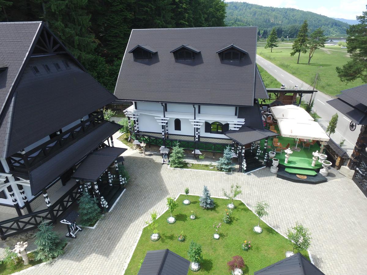 Complex Lions Bucovina Hotel Voroneț Eksteriør billede