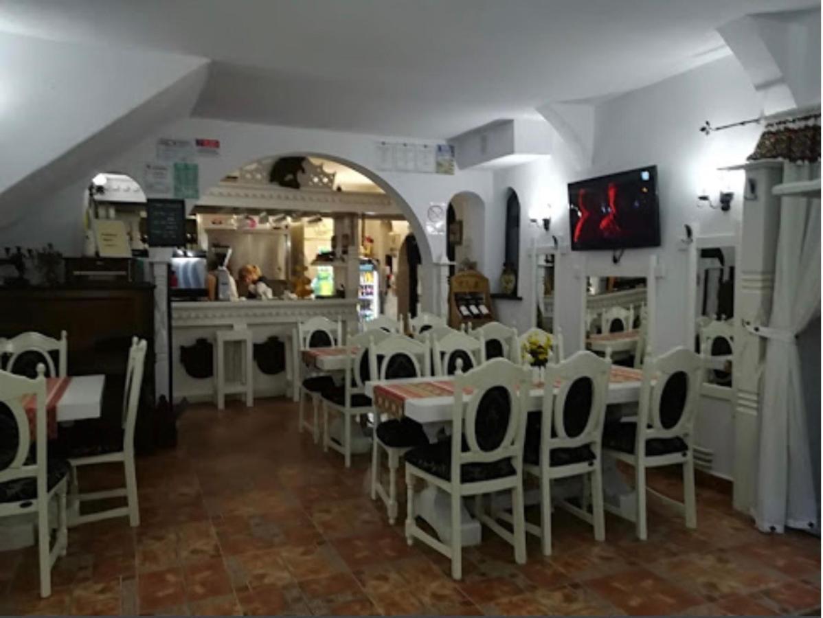 Complex Lions Bucovina Hotel Voroneț Eksteriør billede